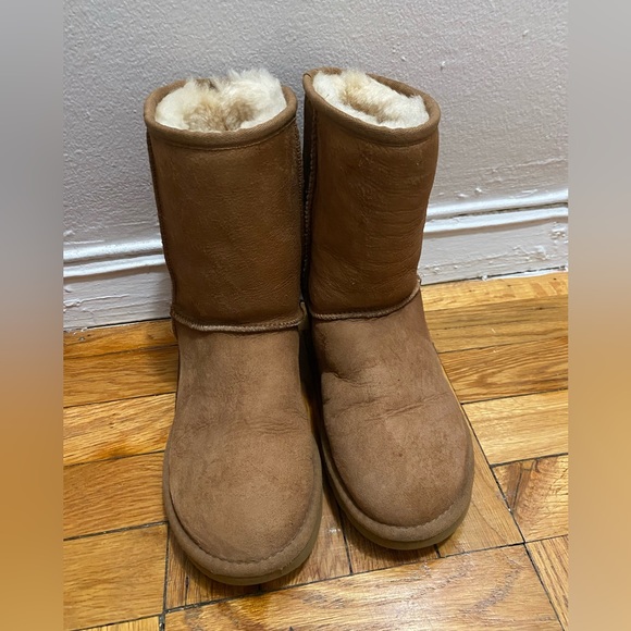Brown Ugg - Picture 2 of 3